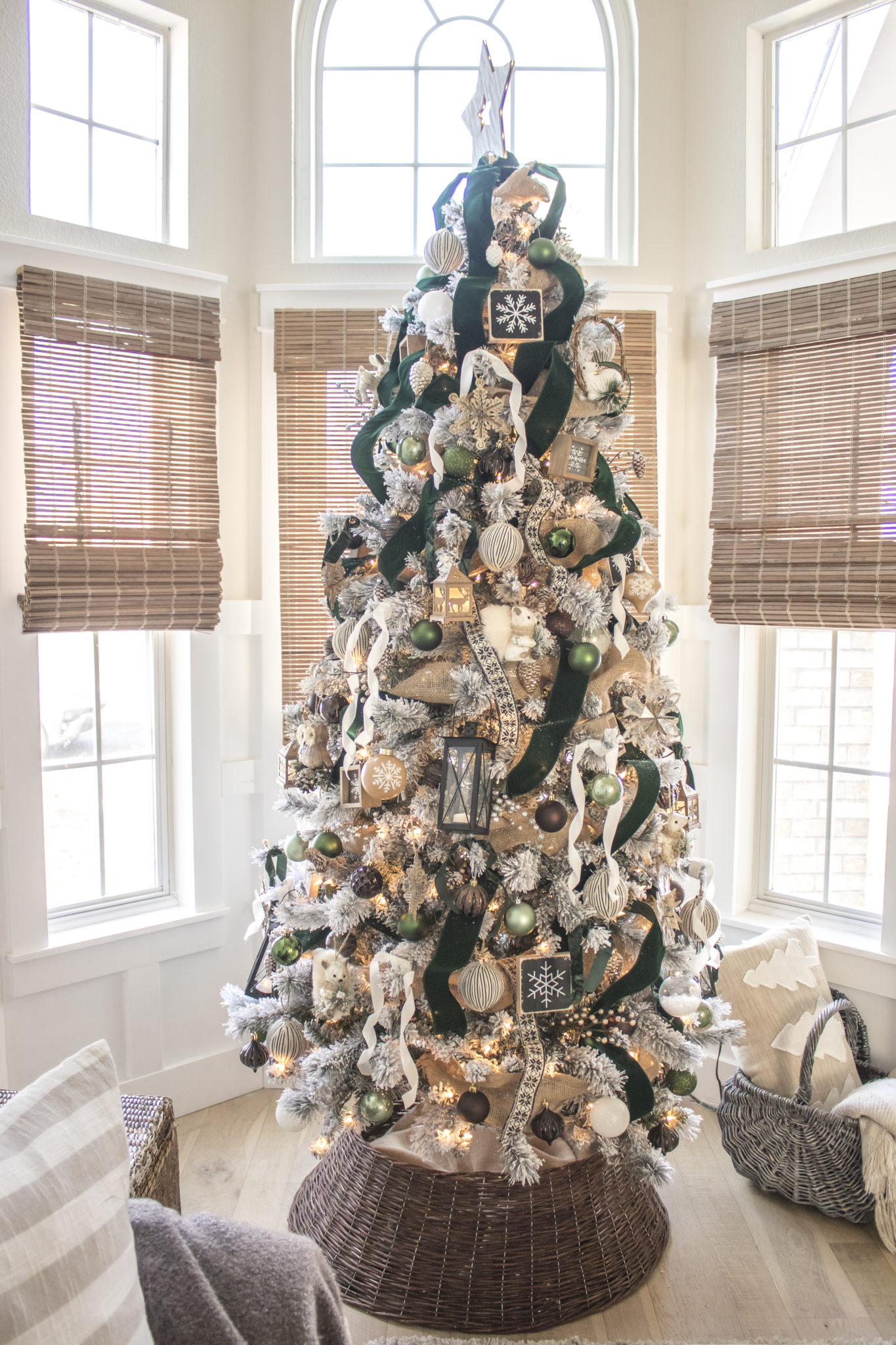 Christmas Tree Decor Blog Hop: Woodland Themed Tree